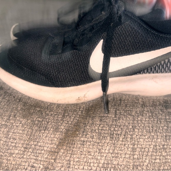 Nike Black and White Running Sneakers - Picture 2 of 5